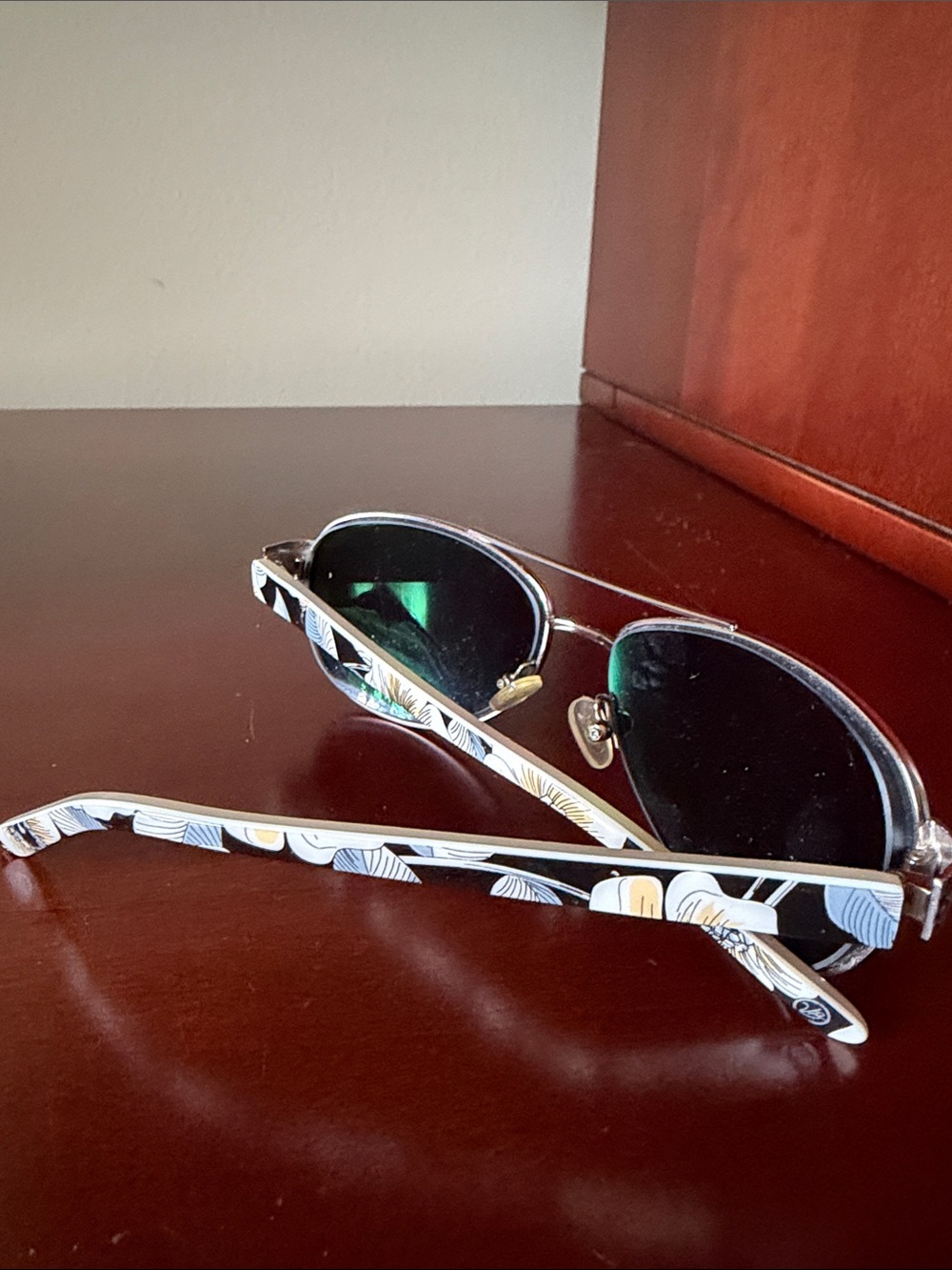 Vera Bradley prescription sunglasses, excellent condition, case included - Picture 4 of 12